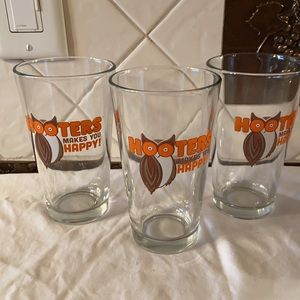 3 collectible Hooters makes you happy glasses